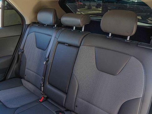 Certified 2025 Kia Niro EX image 30
