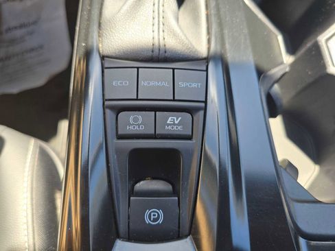 Certified 2025 Toyota Camry SE FWD image 31