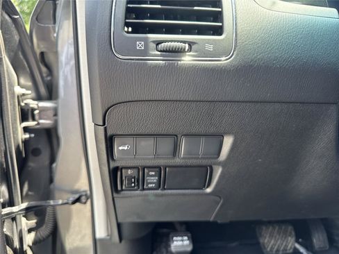 Used 2017 Nissan Armada SL w/ Interior Lighting Package RWD image 19