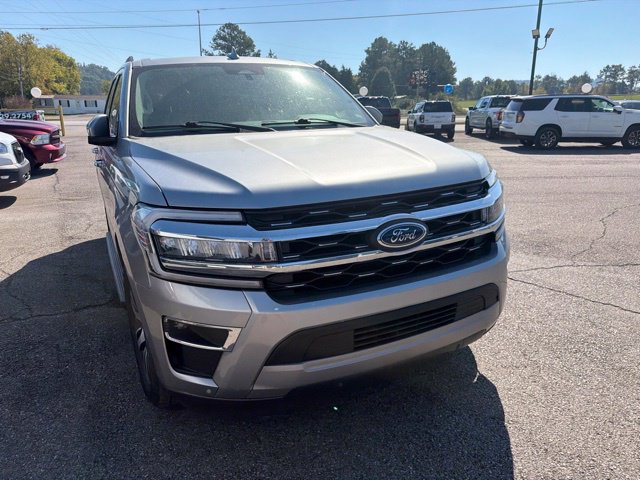 Used 2024 Ford Expedition Limited RWD image 3