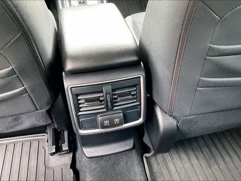 Used 2022 Subaru Forester Premium AWD/4WD image 31