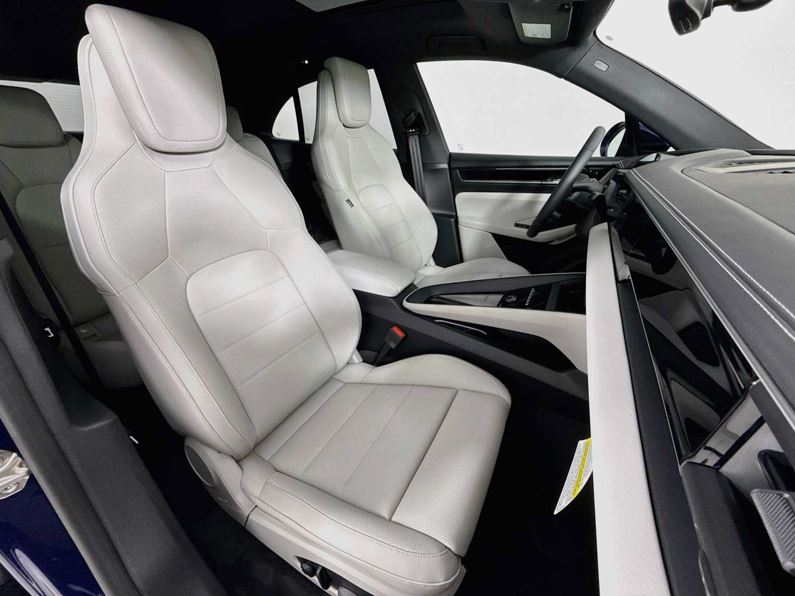 Used 2026 Porsche Macan Electric RWD image 29