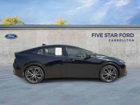Used 2024 Toyota Prius XLE FWD image 9