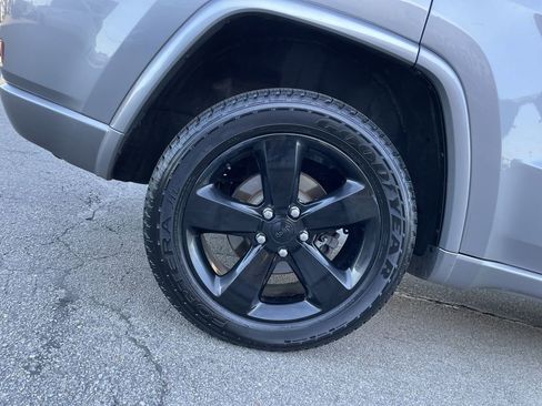 Used 2015 Jeep Grand Cherokee Altitude AWD/4WD image 12