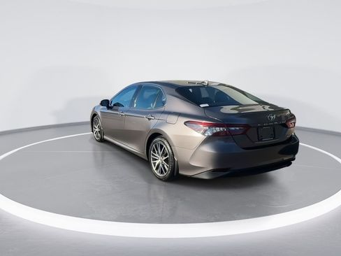 Used 2023 Toyota Camry XLE w/ Cold Weather Package image 7