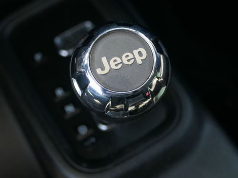 Used 2017 Jeep Wrangler Unlimited Sahara image 22