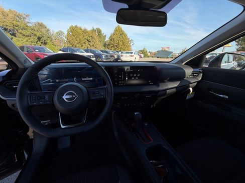 New 2026 Nissan Kicks SR w/ SR Premium Package FWD image 19