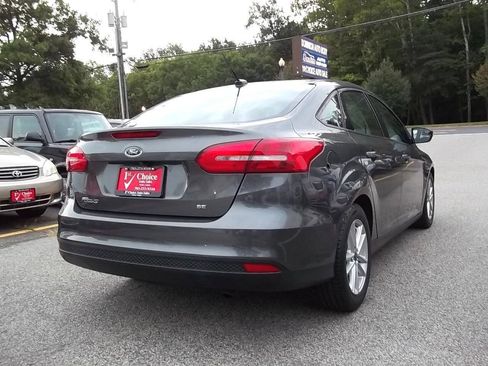 Used 2016 Ford Focus SE w/ SE Cold Weather Package FWD image 4