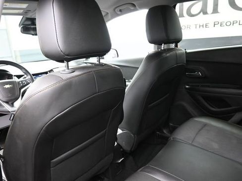 Used 2022 Chevrolet Trax LT w/ LT Convenience Package AWD/4WD image 16