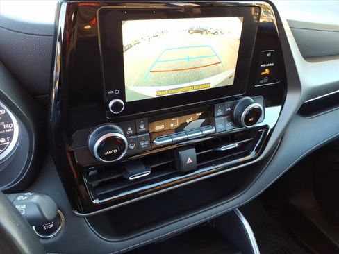 Used 2023 Toyota Highlander LE image 37