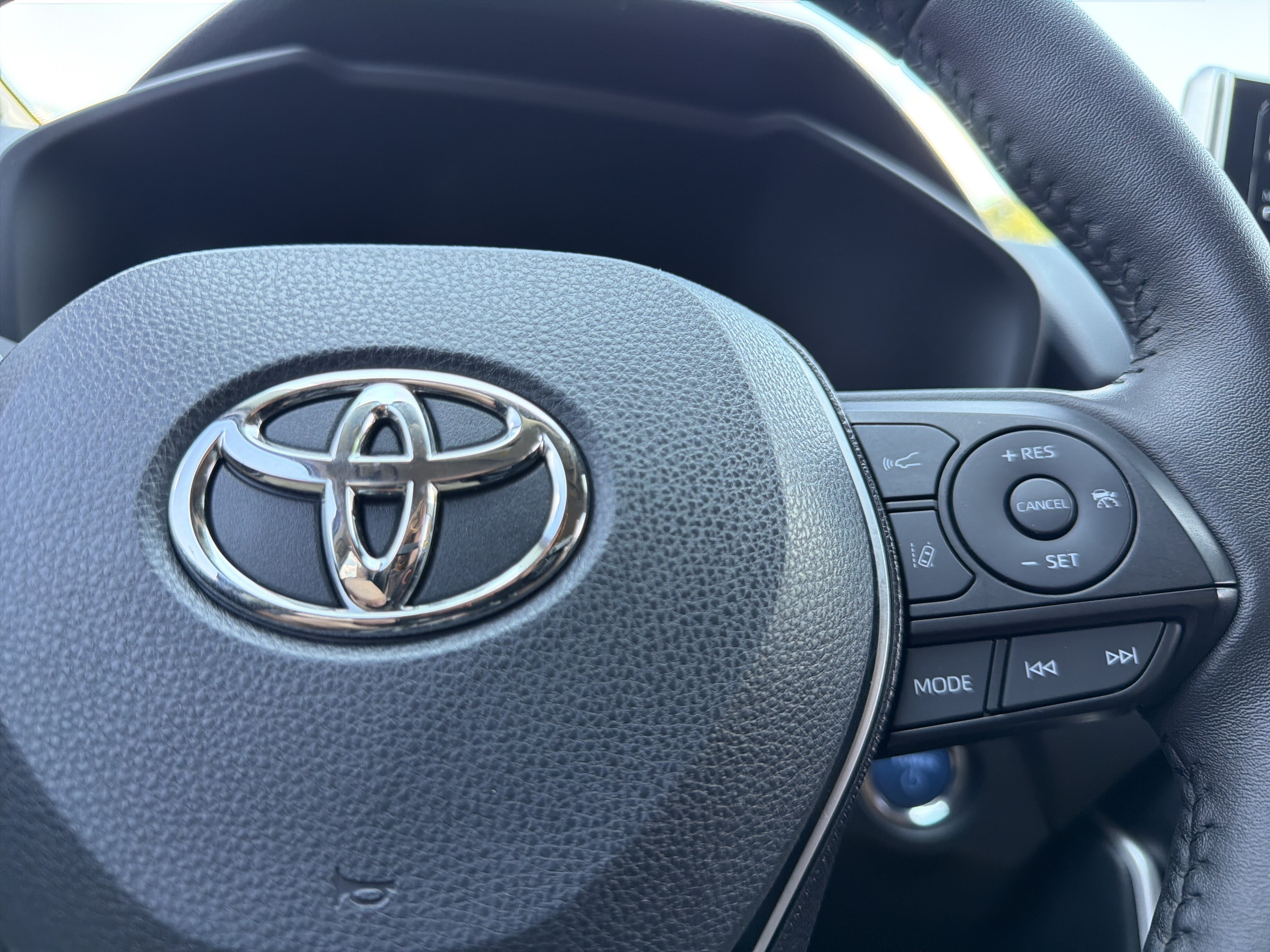 Used 2021 Toyota RAV4 XLE Premium AWD/4WD image 10
