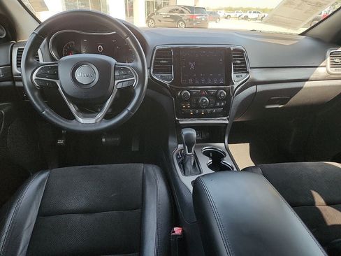 Used 2019 Jeep Grand Cherokee Altitude RWD image 18