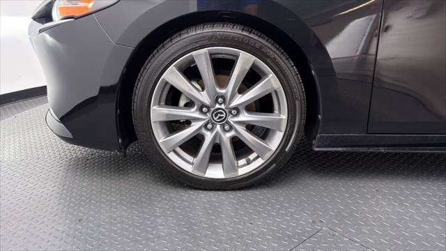 Used 2019 MAZDA MAZDA3 Sedan w/ Preferred Package FWD image 32