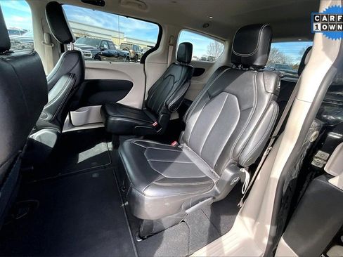 Used 2024 Chrysler Pacifica Touring-L image 25