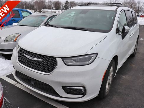 Used 2023 Chrysler Pacifica Limited image 1