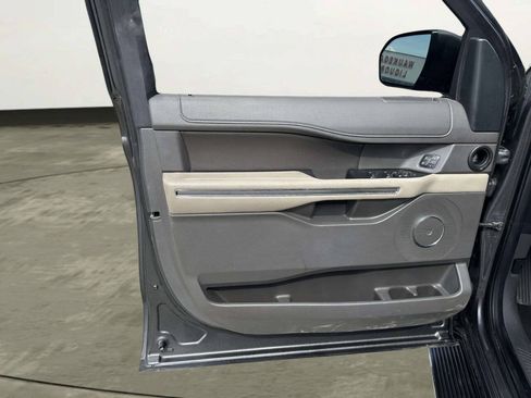 Used 2019 Ford Expedition Max XLT w/ Equipment Group 202A AWD/4WD image 10