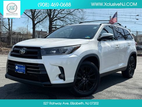 Used 2019 Toyota Highlander SE image 1
