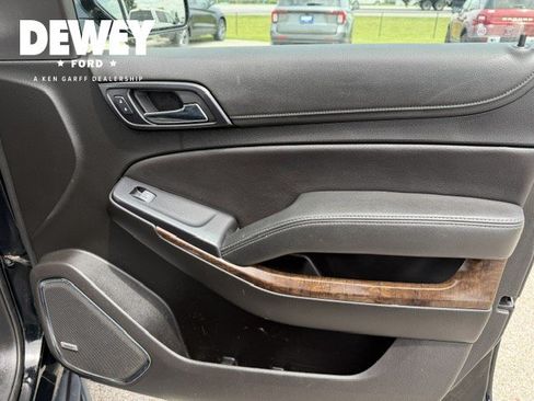Used 2020 Chevrolet Suburban LT AWD/4WD image 32
