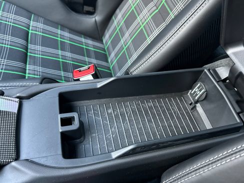 Certified 2016 Porsche 911 R RWD image 24