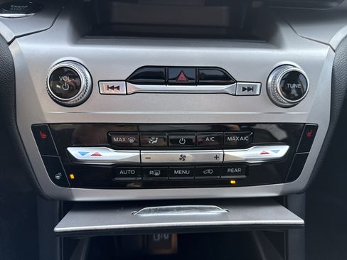 Certified 2022 Ford Explorer XLT w/ Equipment Group 202A image 27