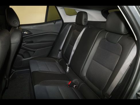 Certified 2025 Chevrolet Trax LT FWD image 26