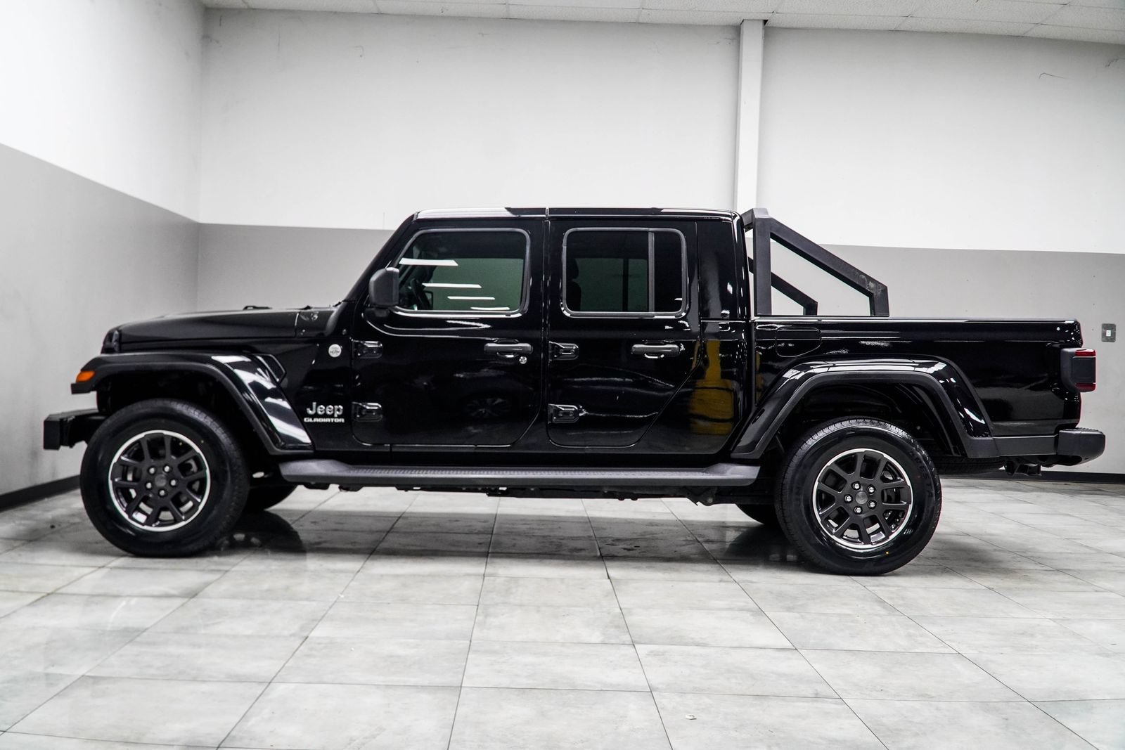 Used 2022 Jeep Gladiator Overland w/ Popular Equipment Package AWD/4WD image 11
