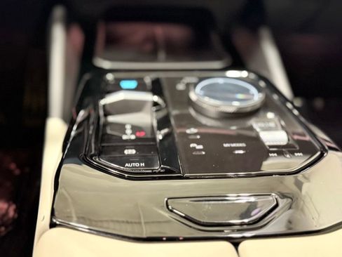 Used 2025 BMW i5 xDrive40 w/ M Sport Package image 30