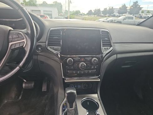 Used 2022 Jeep Grand Cherokee Laredo X AWD/4WD image 18