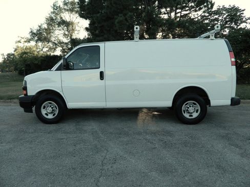 Used 2020 Chevrolet Express 2500 w/ Safety Package RWD image 4