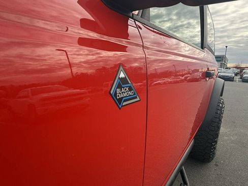 Used 2023 Ford Bronco Black Diamond image 12