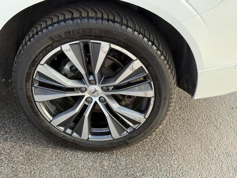 Certified 2022 Volvo XC60 B5 Momentum w/ Advanced Package image 8