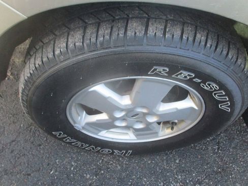 Used 2010 Ford Escape XLT image 4