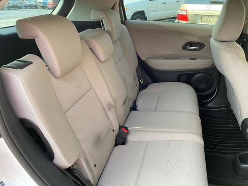 Used 2018 Honda HR-V LX image 8