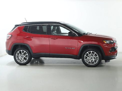 Used 2025 Jeep Compass Limited AWD/4WD image 11