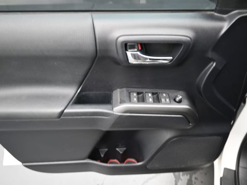 Used 2020 Toyota Tacoma TRD Sport w/ Technology Package RWD image 13