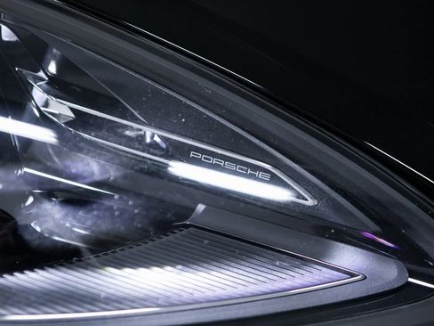 Certified 2023 Porsche Macan image 32