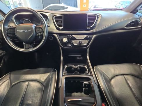 Used 2021 Chrysler Pacifica Limited AWD/4WD image 33