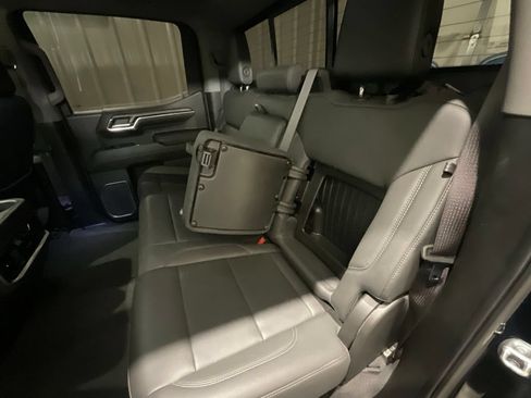 Used 2023 GMC Sierra 1500 SLT AWD/4WD image 12