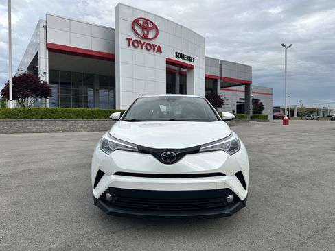 Used 2018 Toyota C-HR XLE image 2
