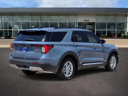Used 2025 Ford Explorer Active w/ Active Comfort Package RWD image 6