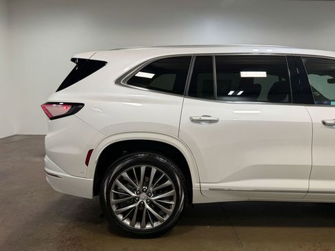 Used 2025 Buick Enclave Avenir w/ Super Cruise Package AWD/4WD image 32