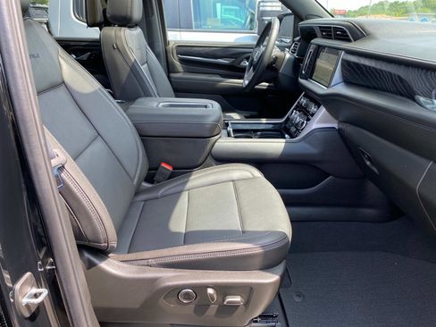 Used 2024 GMC Yukon XL Denali w/ Denali Reserve Package image 25