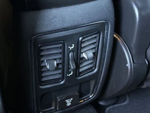 Used 2019 Jeep Grand Cherokee Altitude AWD/4WD image 15