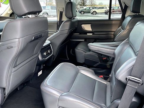 Used 2025 Ford Expedition Active image 11