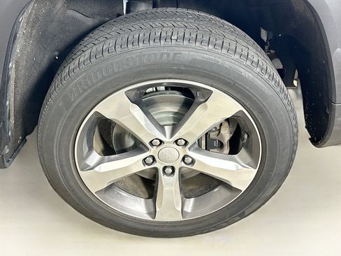 Used 2022 Jeep Grand Cherokee L Limited AWD/4WD image 11