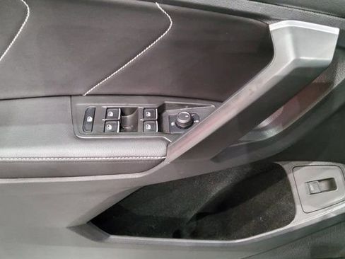 Used 2024 Volkswagen Tiguan SE image 22