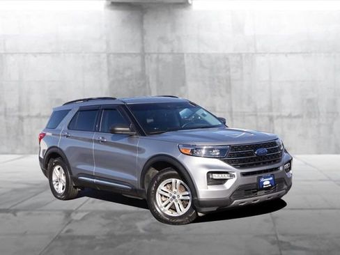 Used 2021 Ford Explorer XLT w/ Equipment Group 202A image 2