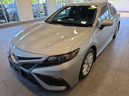 Used 2022 Toyota Camry SE FWD image 2