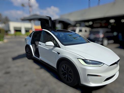 Used 2022 Tesla Model X image 8