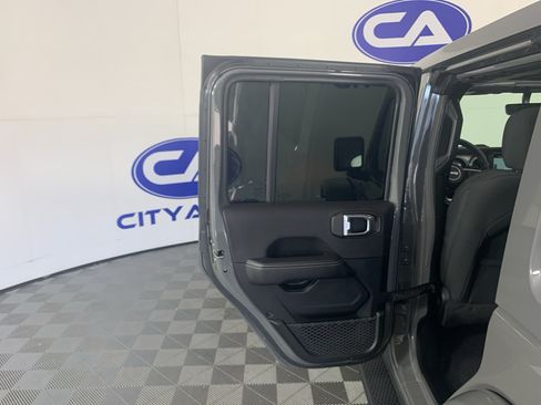 Used 2021 Jeep Wrangler Unlimited Sahara AWD/4WD image 31
